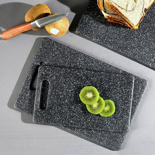 Planche a decouper avec kiwi tranché