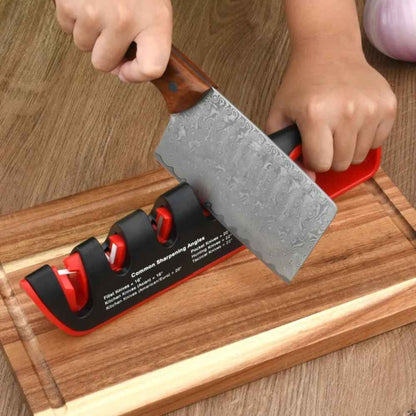 aiguiseur de couteau rouge avec couteau lame