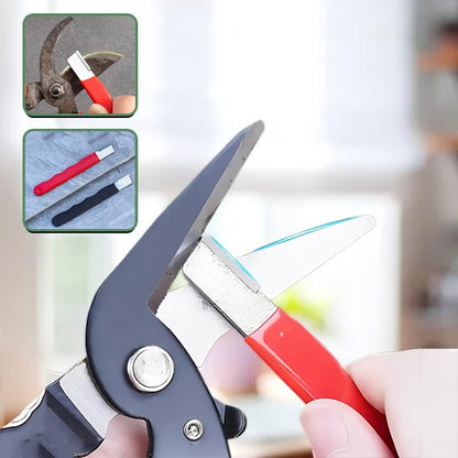 Aiguiseur de couteaux illustrant l’état d’un outil de jardin émoussé avant l’affûtage