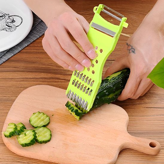 Coupe légumes pour couper le concombre rapidement