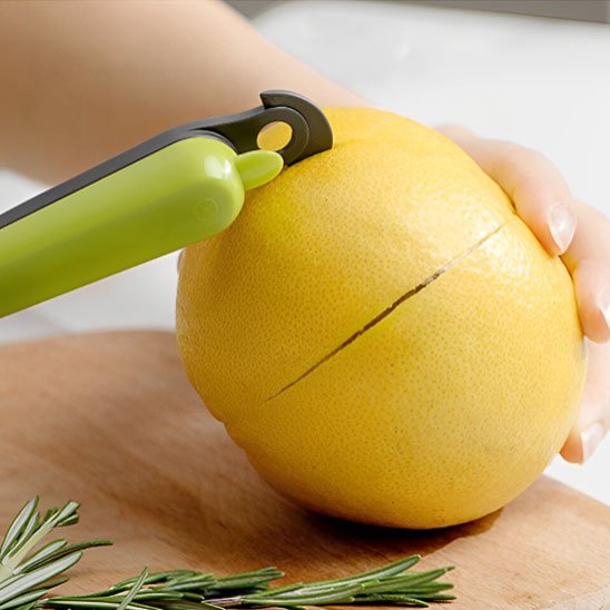 Eplucheur multifonction avec citron frais
