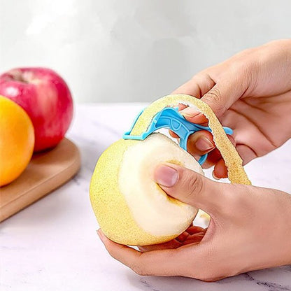 Eplucheur pelant une pomme avec précision