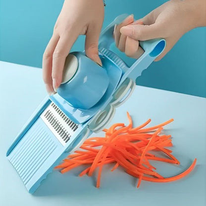 Mandoline cuisine coupe des carottes en fines tranches