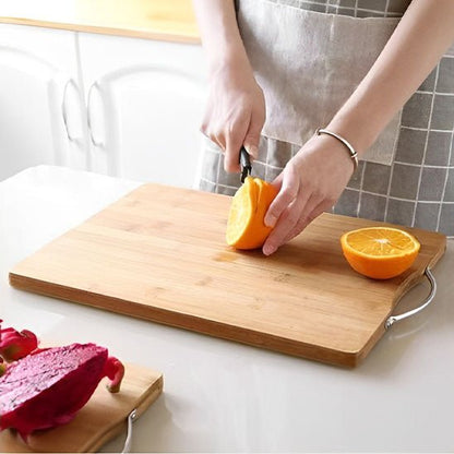 planche a decouper en bois orange tranchee