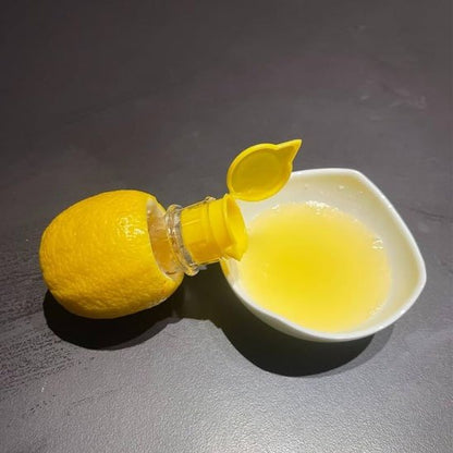 Presse agrume avec jus de citron frais