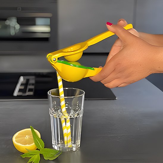 Presse agrume manuel avec citron