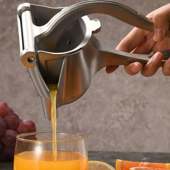 Presse agrume outil pratique pour jus