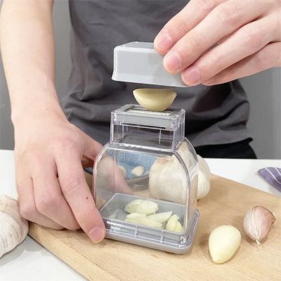 Presse ail manuel en cuisine
