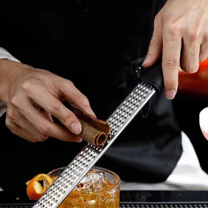 Râpe fromage hachant du chocolat